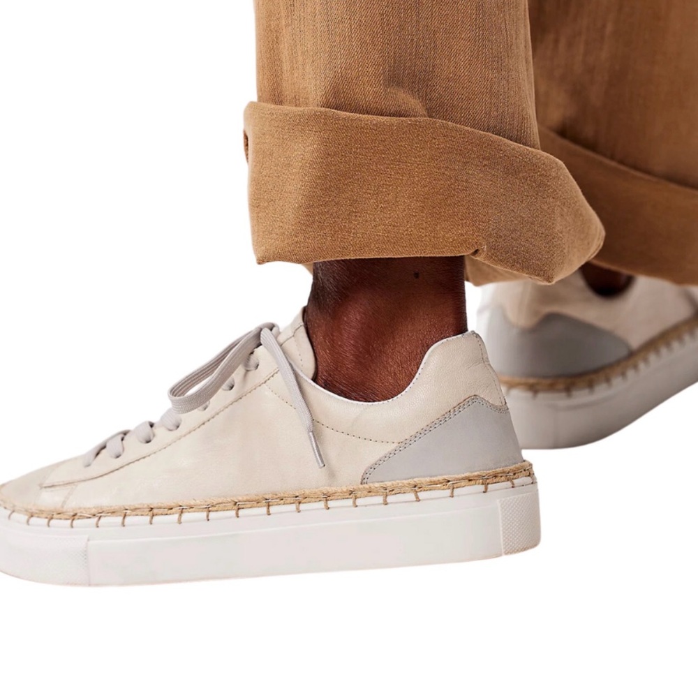 FREE PEOPLE Scotty Sneaker in Plaster. Pre own good condition. Sz. 9.